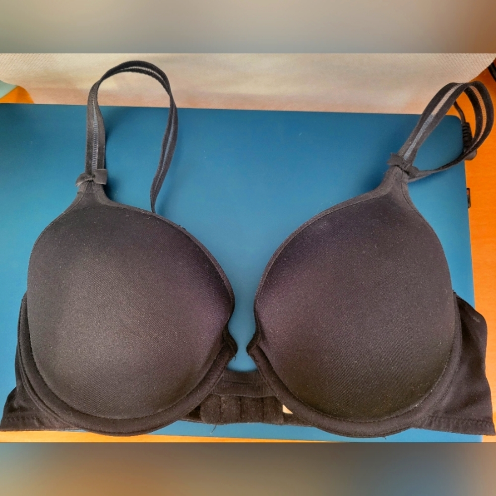 DKNY black padded underwire bra w/ bows 32C